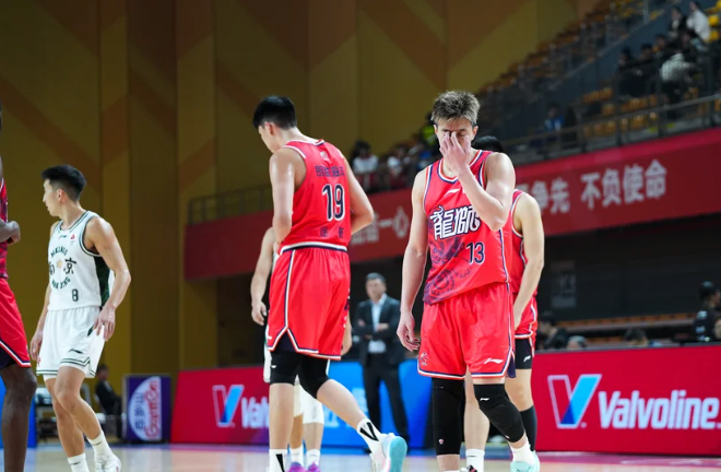MK体育-郭艾伦回归最大受益者！10中9砍24分14板，球迷：离开杜锋是对的
